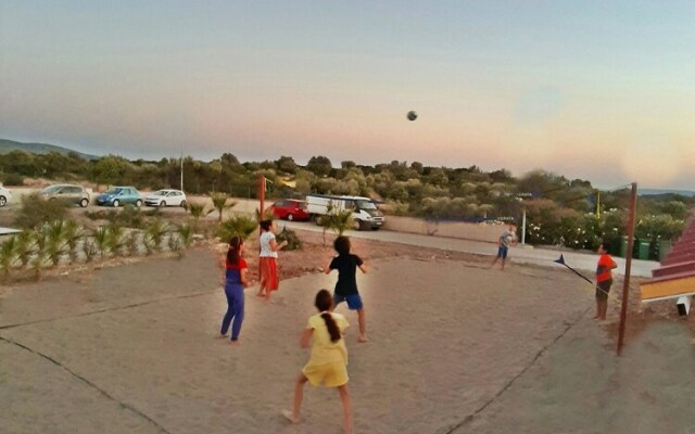 Family Friend Villa Pool BBQ 3b 1 Alacati Cesme