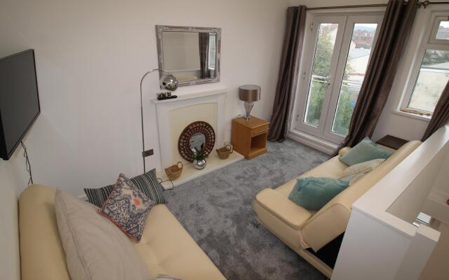 Oakfield Street Apartments by Cardiff Holiday Homes