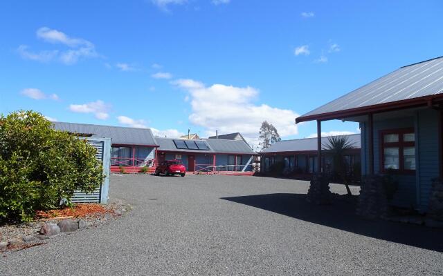 Adventure Lodge & Motel