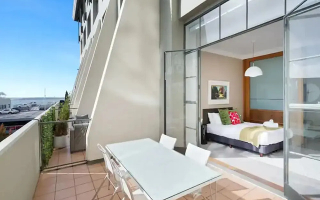 Lovely Bright Apartment With Balcony, Pool And Gym
