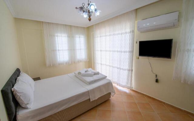 Sahile Yakın Havuzlu Villa 6+2 kişilik
