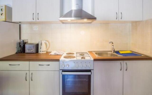Holiday House Macic