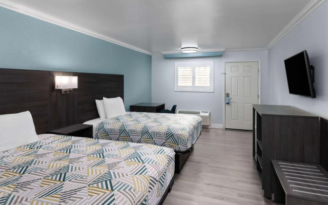 Travelodge by Wyndham Lemoore Near Naval Air Station