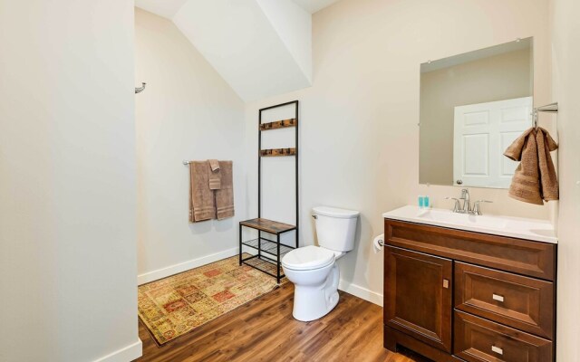 Waterfront Kenai Townhome < 1 Mi to Beach!