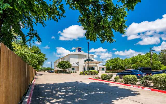 Motel 6 Cleburne, TX