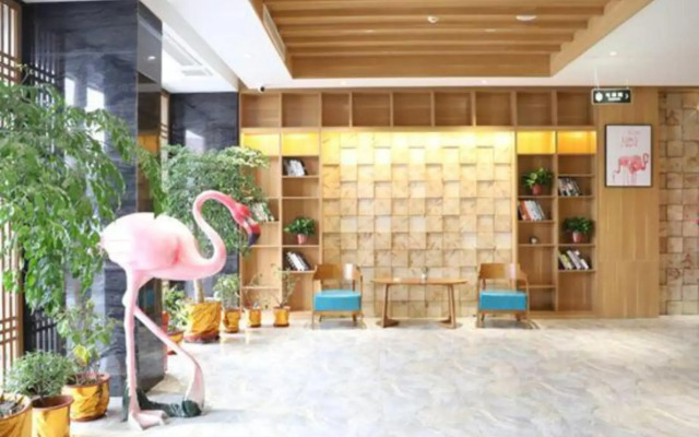 Kee Royal Hotel (Dengzhou Hua Chau Academy Store)