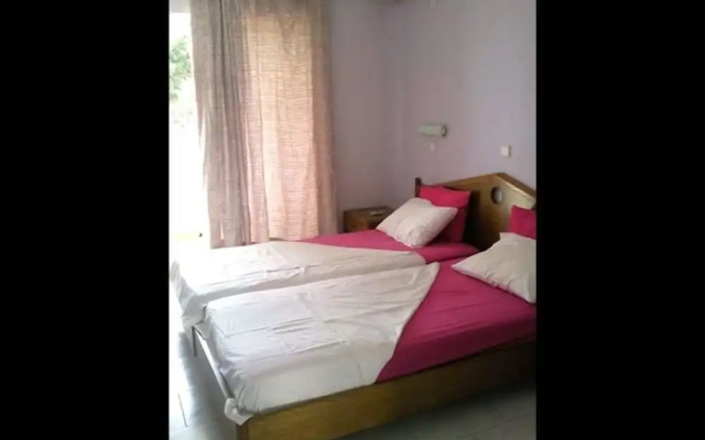 Room in Studio - Rock Garden Apartments - 2 Steps From the Beach