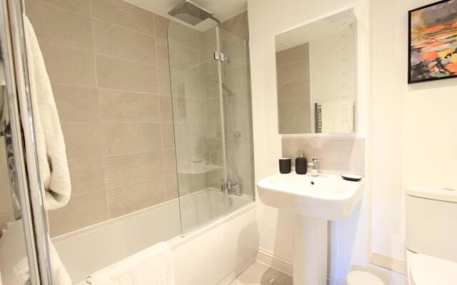 Cabot Mews Apartment 6