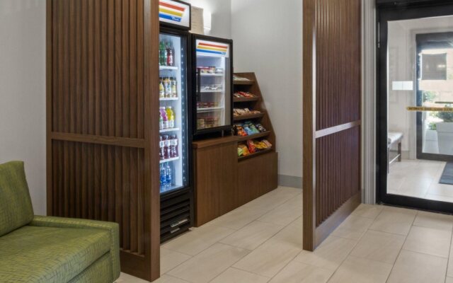 Holiday Inn Express and Suites Newton by IHG