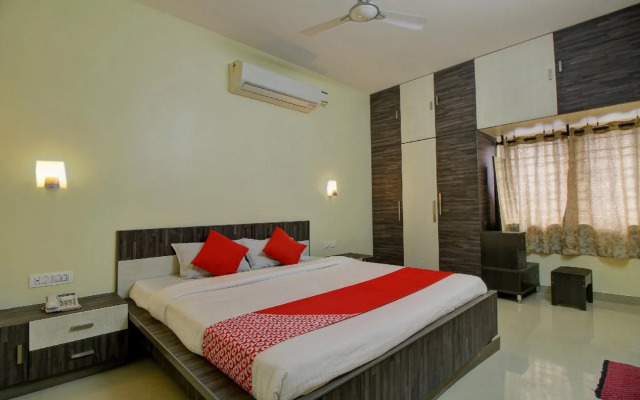 OYO 22536 Vishaak Inn