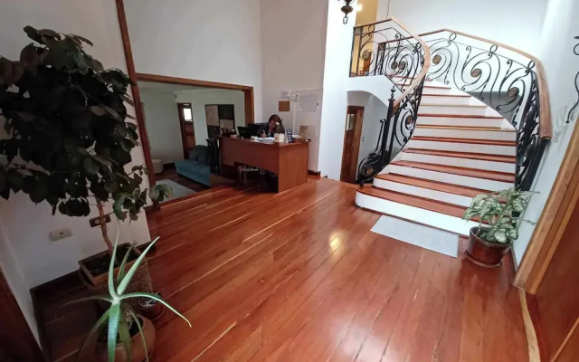 Hostal Mochiliers Bed and Breakfast