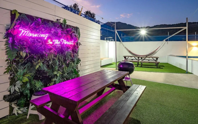 Geoje Forest-morning Spa Pension