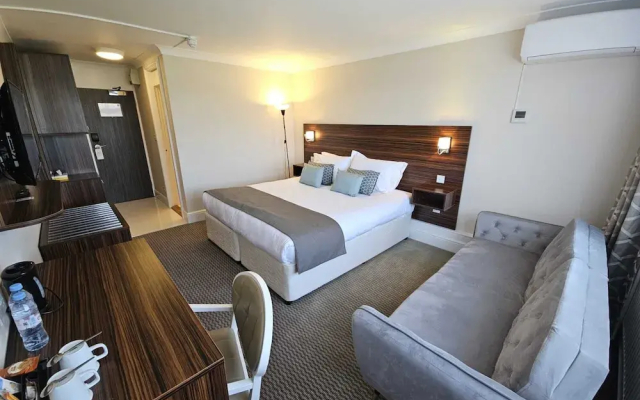 Palms Hotel & Retreat By Palette London Romford