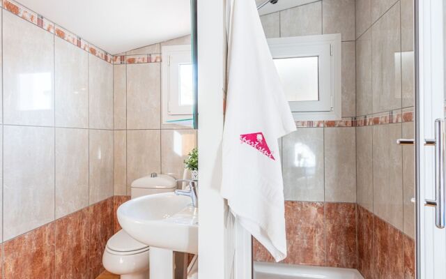 holiday house in Empuriabrava with private pool and mooring