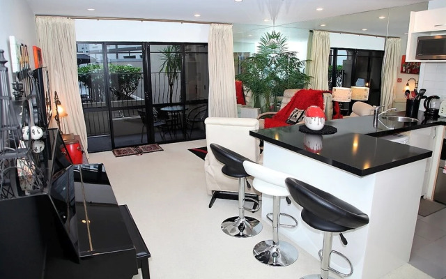 Beautiful Apartment With Patio