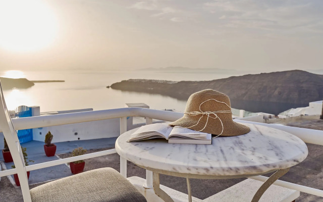 Merovigliosso Studios and Apts.