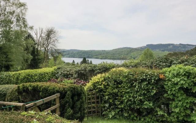 Lake Lodge