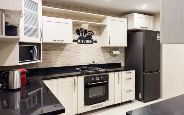 Flattering 2bdr - 5 min to Airport