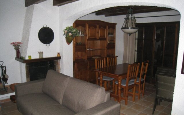 Cosy Holiday Home in L'estartit With Swimming Pool