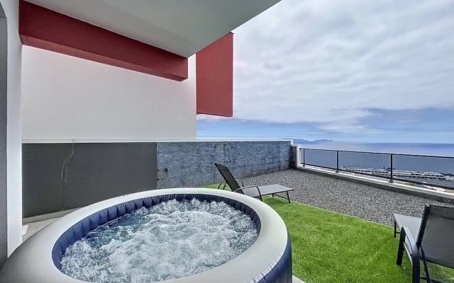 Blue Outlook Retreat by Atlantic Holiday