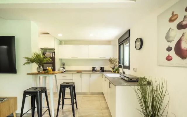 Bahai Serenity Apartment by Sea N' Rent