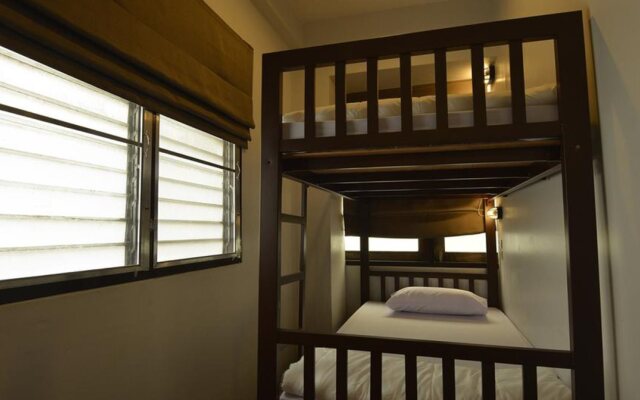 Some Rest Hostel Khao San