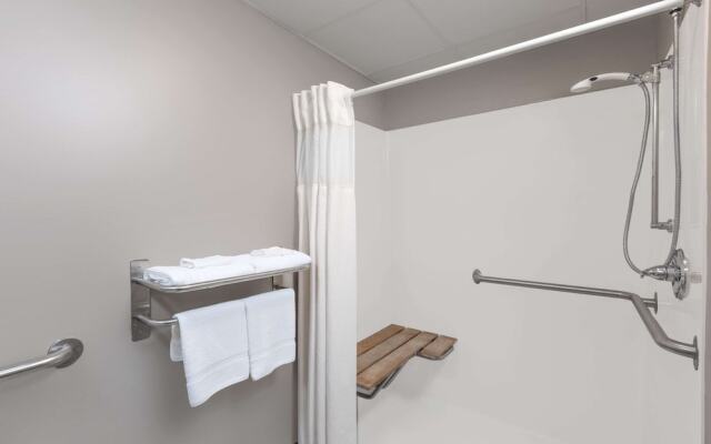 Super 8 Carroll/East