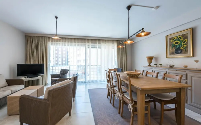 Apartment Near Seawall With sea View