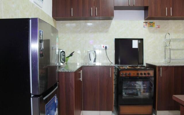 Lovely Emerald Green 3-Bedroom Apartment
