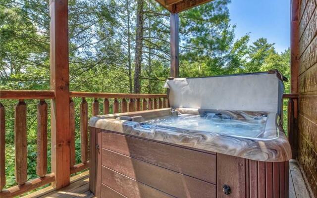 Gatlinburg Majesty 4 Bedroom Home with Hot Tub