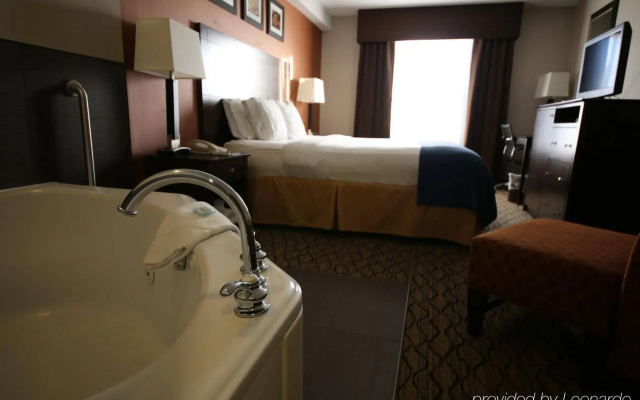 Holiday Inn Express Hotel & Suites Danbury - I-84 by IHG