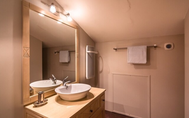 Cozy Holiday Home in Saint-Denis with Swimming Pool