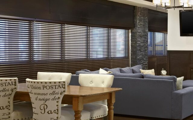 Four Points by Sheraton Hotel & Suites Calgary West