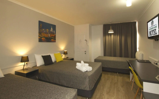 Glenmore Palms Motel