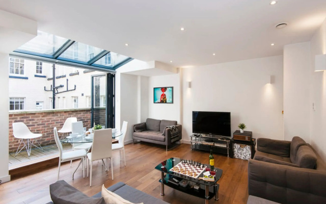 Vibrant 2BR Retreat in Baker Street