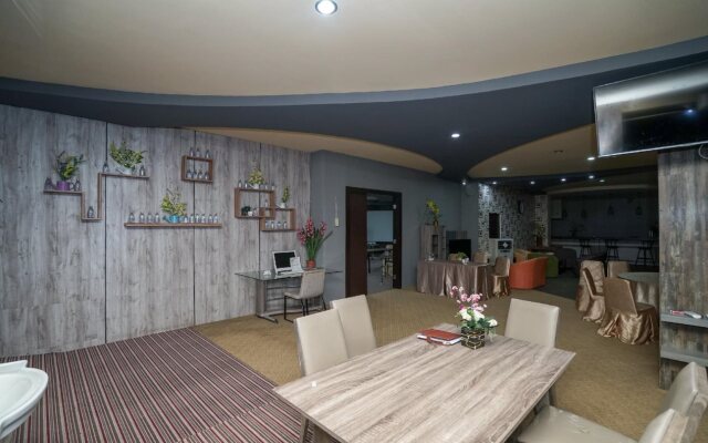 OYO 736 Hotel Best Skip