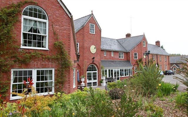 Fox & Hounds Country Hotel