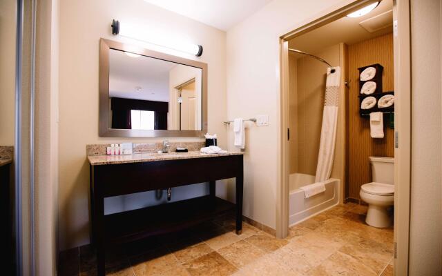 Hampton Inn & Suites Minot Airport