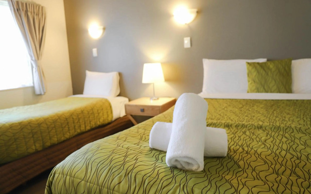 Airport Manor Inn