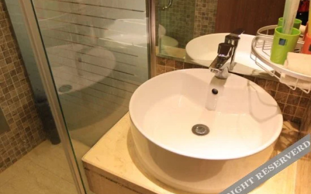 Yijing Holiday Hotel