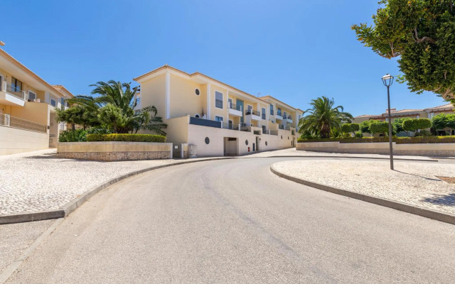 Santa Maria Apartment at Porto de Mos beach