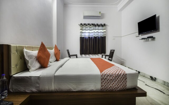 OYO 27626 Hotel Moonlight