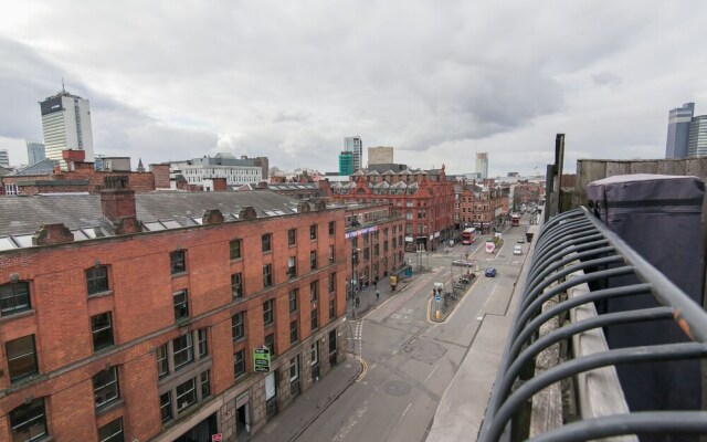 Luxury 3BR Penthouse Suite with Rooftop Terrace
