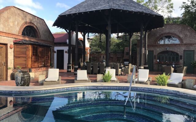 Caille Blanc Villa & Hotel - Adults Only
