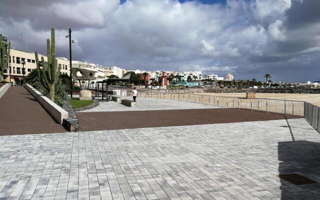 1V - Luxury Apartment Near Beach