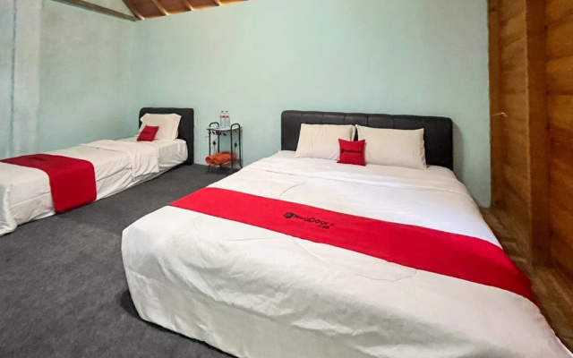 RedDoorz @ Villa Waterfun Favour Pagar Alam – Guest Rooms – Pagar Alam
