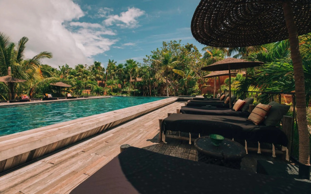 Radhoo Tulum