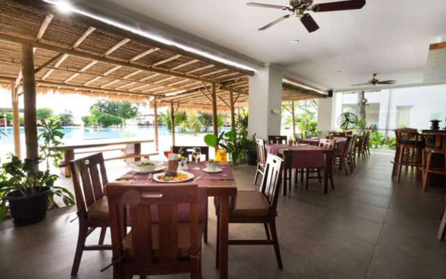 Peninsula Bay Resort