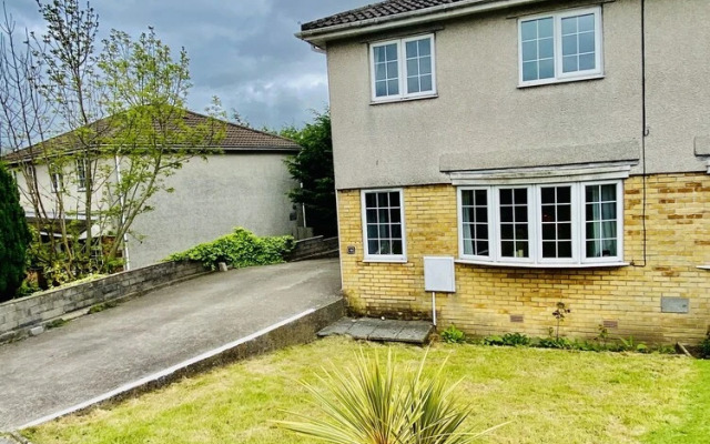 Stunning Beautiful 4-bed House in South Wales