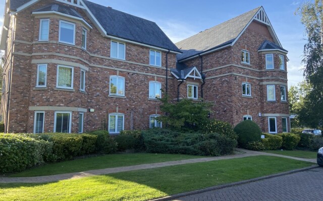 Royal Oak Apartment in Manchester Central Location